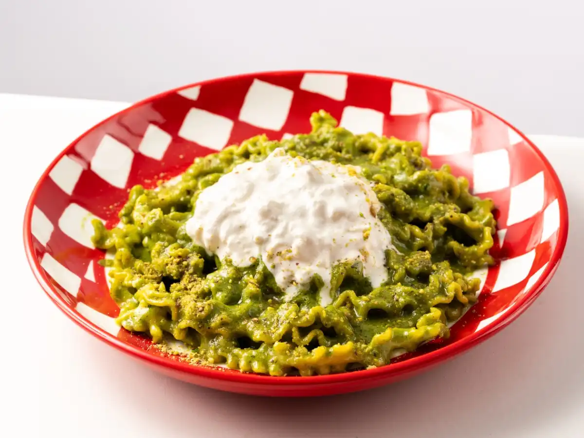 Mafaldine al Pesto e Stracciatella (V)(N)