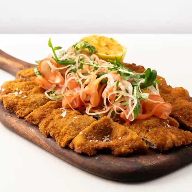 Cotoletta Di Vitello, Cipolla Rossa E Pomodoro