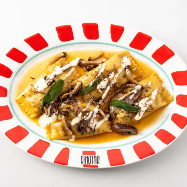 Doppi ravioli con funghi e brasato